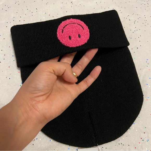 Cedarwood Threads Womens Warm Cozy Black Pink Smiley Face Winter Beanie Hat - Picture 14 of 14